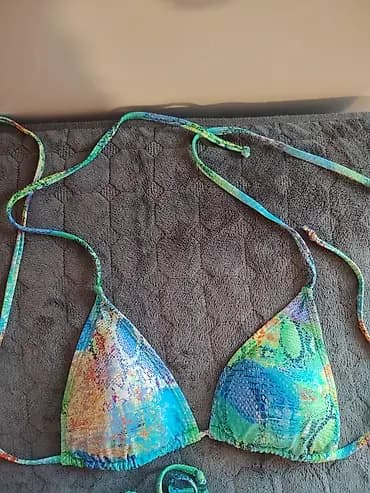 Bikini set Bonatti – trodelni/trouglasti gornji deo na vez i klasičan