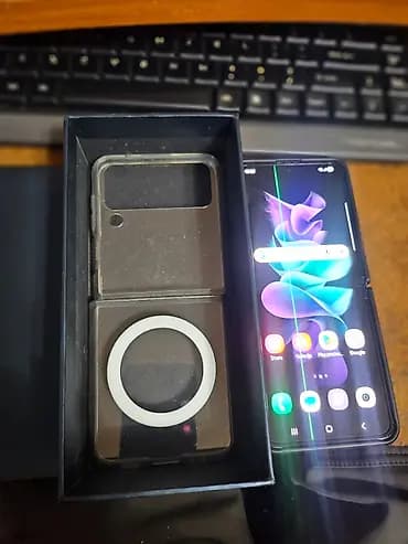 Samsung Galaxy Z Flip3 5G – ljubičasta boja (Lavender)Telefon je ovako