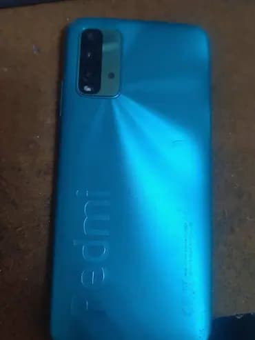 Redmi neznam koja je ovako je stigao sa razbijenim ekranom . Probao da