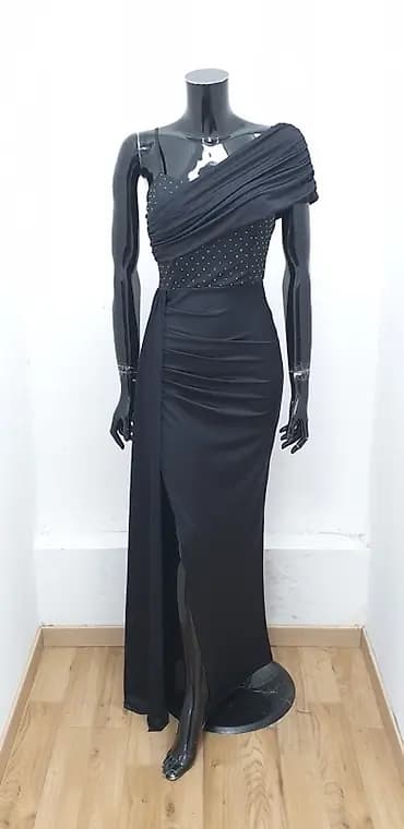 💫Elegantna duga haljina na jedno rame
2700 din