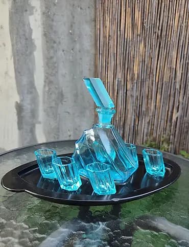Art deco set za liker – plava staklena karafa sa čepom i 6 čašica -