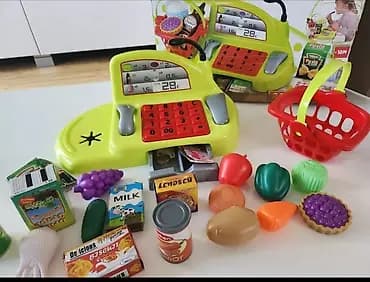 Igračka kasa sa korpom i namirnicama – set za igru prodavnice/market