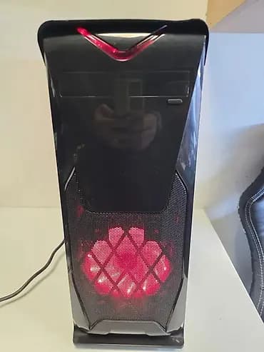 Racunar 32GB SSD+HDD Amd 8GB Procesor I7 RGB. > Prodajem Polovan
