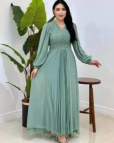 Svecane haljine za punije
Vel. Do 3xl
V/030