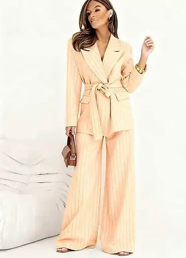 Komplet
Cena 3600
Uni vel.
V/030