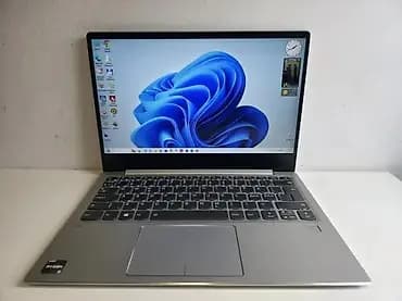 Lenovo 8GB SSD Kamera Hdmi Proc Ryzen 5 FHD. > > Prodajem Lenovo
