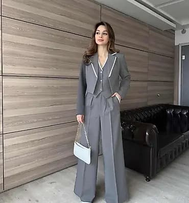 Komplet
Cena 3700
Uni vel.
V/031